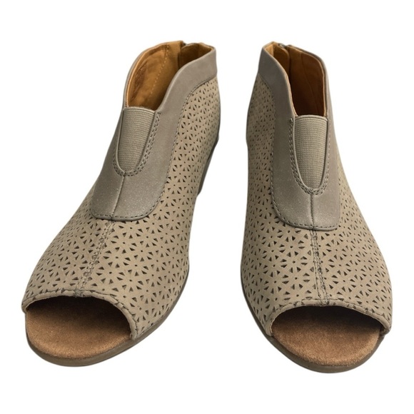 Earth Origins Nubuck Peep-Toe Booties Carden Granite size 8M - Picture 2 of 11